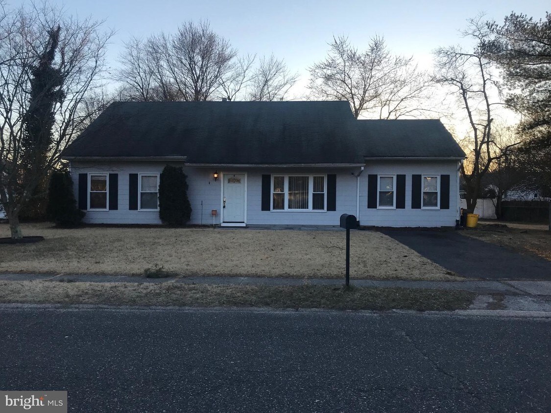 Primary Photo - 6 Eastmont Ln