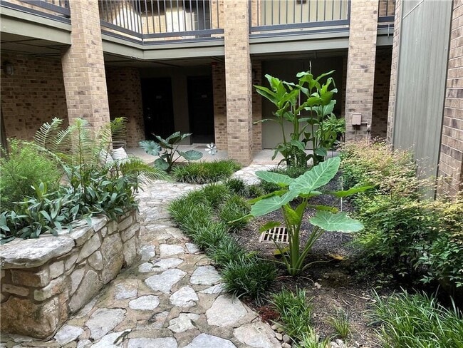 Building Photo - 8888 Tallwood Dr