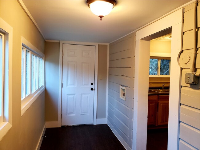 Building Photo - 719 Speedwell Acres Rd