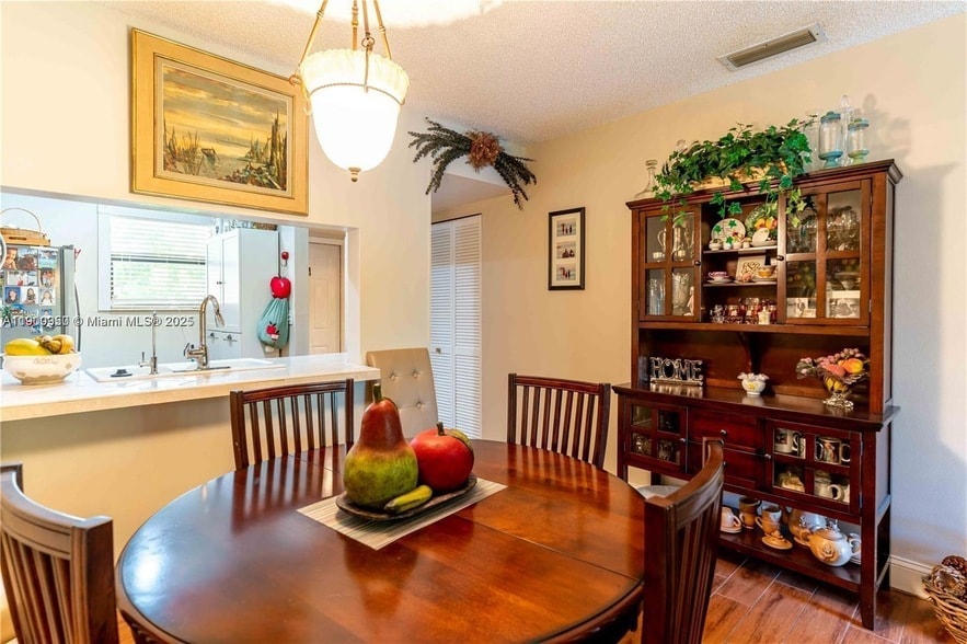 Foto principal - 15805 W Waterside Cir