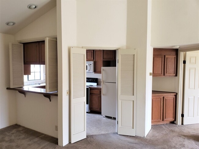 Building Photo - Lovely unit with a view in North Park!