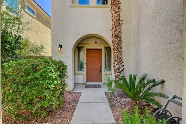 Building Photo - 10588 Isola Bella St