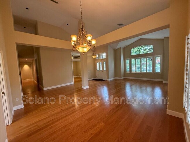 Building Photo - 685 Hillcrest Cir