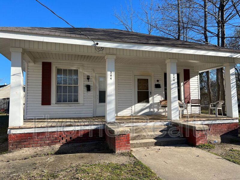 Primary Photo - 304 Ambler Ave