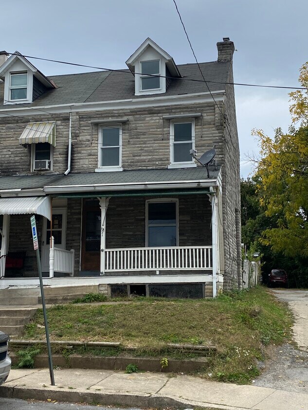 621 Hebrank St, Lancaster, PA 17603 Townhome Rentals in Lancaster PA