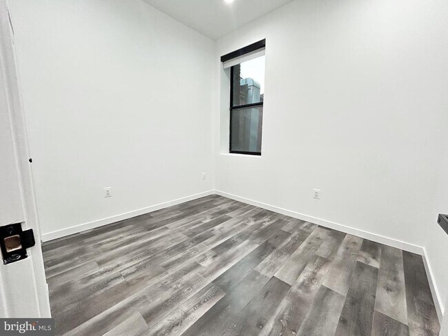 Foto del edificio - 506 H St NE
