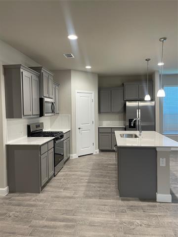 Foto del edificio - 15537 Putney Wy