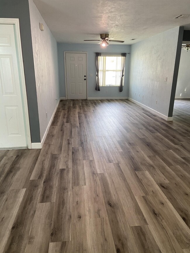 Photo - 504 Ora St House