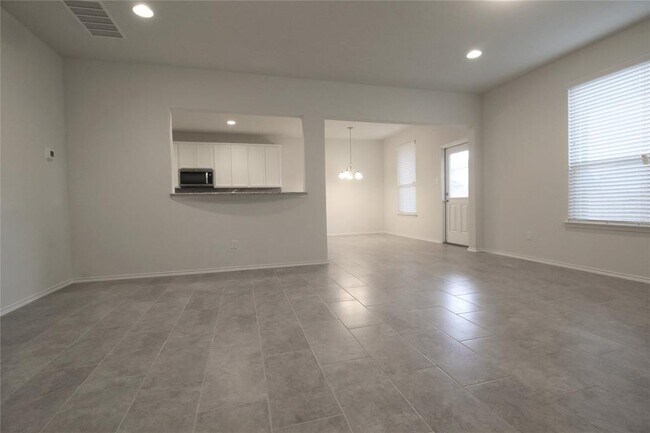 Building Photo - 2601 Chandler Creek Blvd