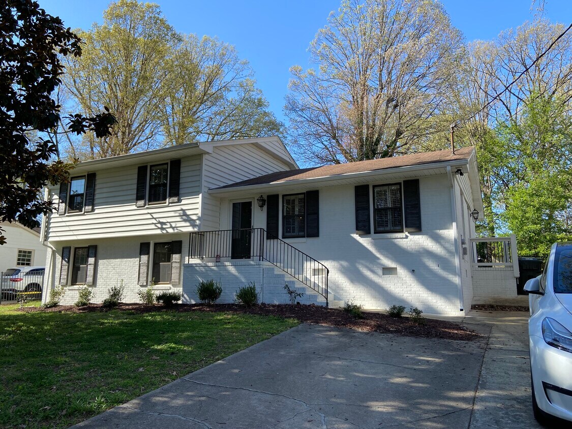 Primary Photo - 312 Northfield Dr