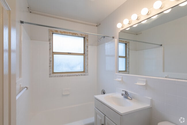 1BR, 1BA - 648 SF - Park Georgetown Apartments