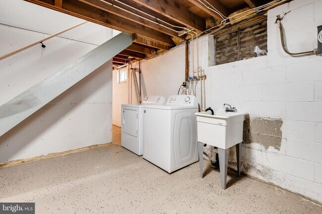 Building Photo - 3314 Hillsmere Rd