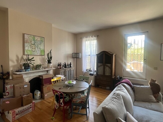 Foto del edificio - 565 Massachusetts Ave