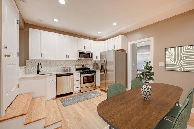 Foto del edificio - 1430 N Maplewood Ave