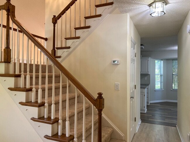 Building Photo - 3 bedroom, 2.5 bathroom home in Sweetgrass...