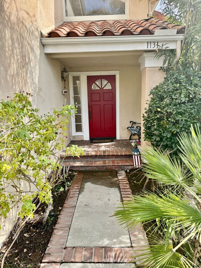 Building Photo - Nice 2 Story Family Home