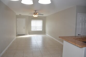 Building Photo - 897 Fording Island Rd