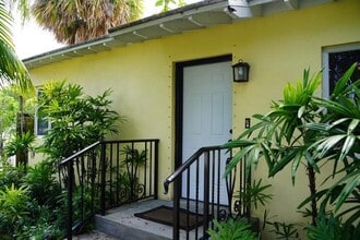 Building Photo - 5215 N Flagler Dr