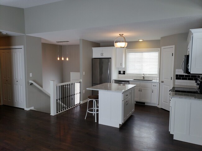 Building Photo - Cozy West Side Home + 2 Car Garage + Stain...