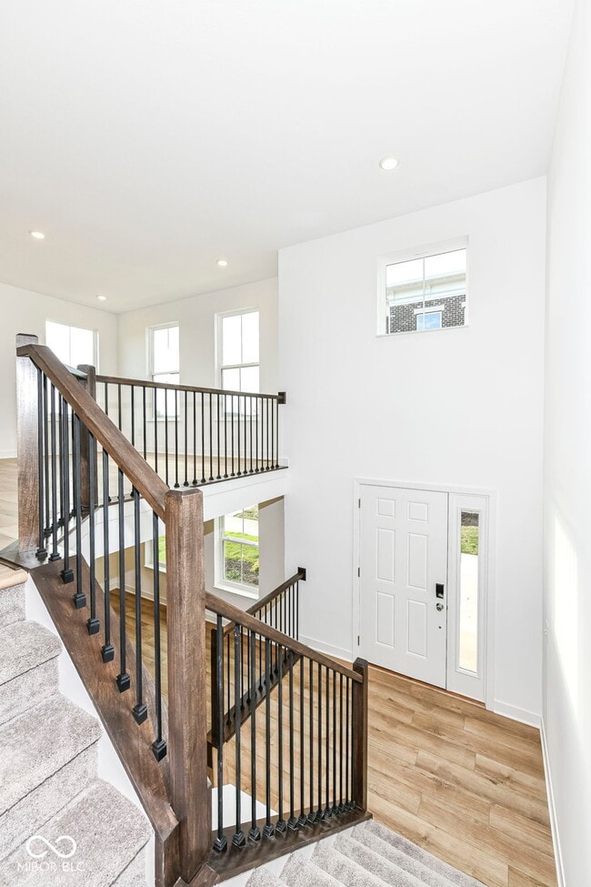 Building Photo - 9312 Clarendon Dr