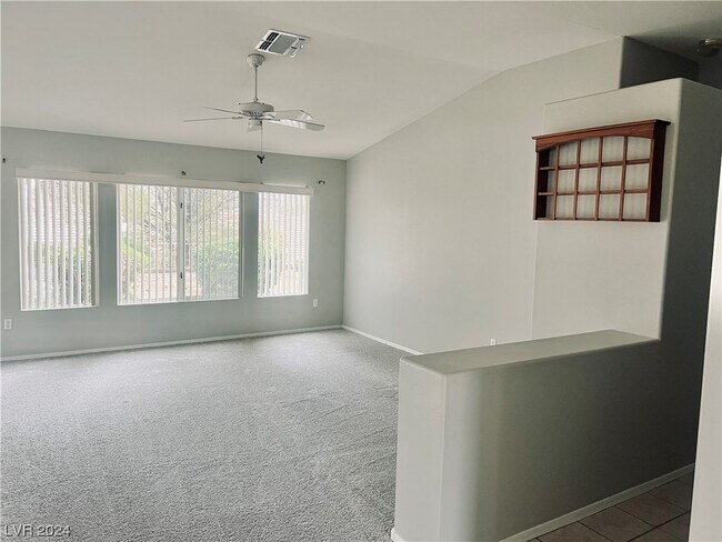 Foto del edificio - 480 Elm Crest Pl
