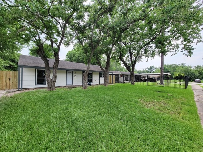 Building Photo - 5606 Willow Glen Dr