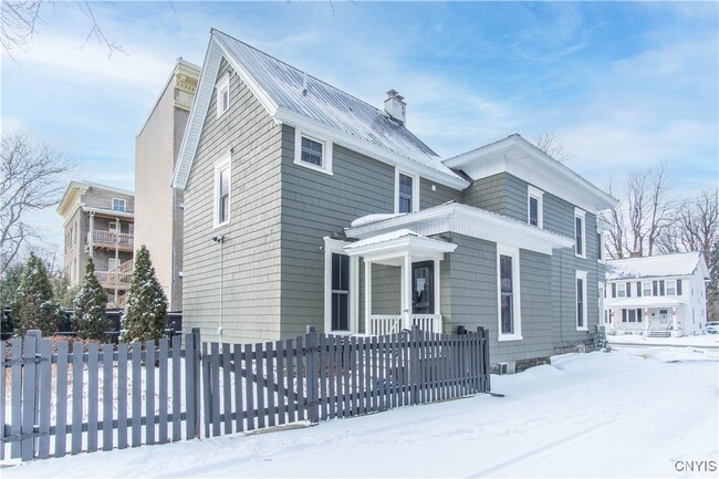 Foto del edificio - 325 Holcomb St