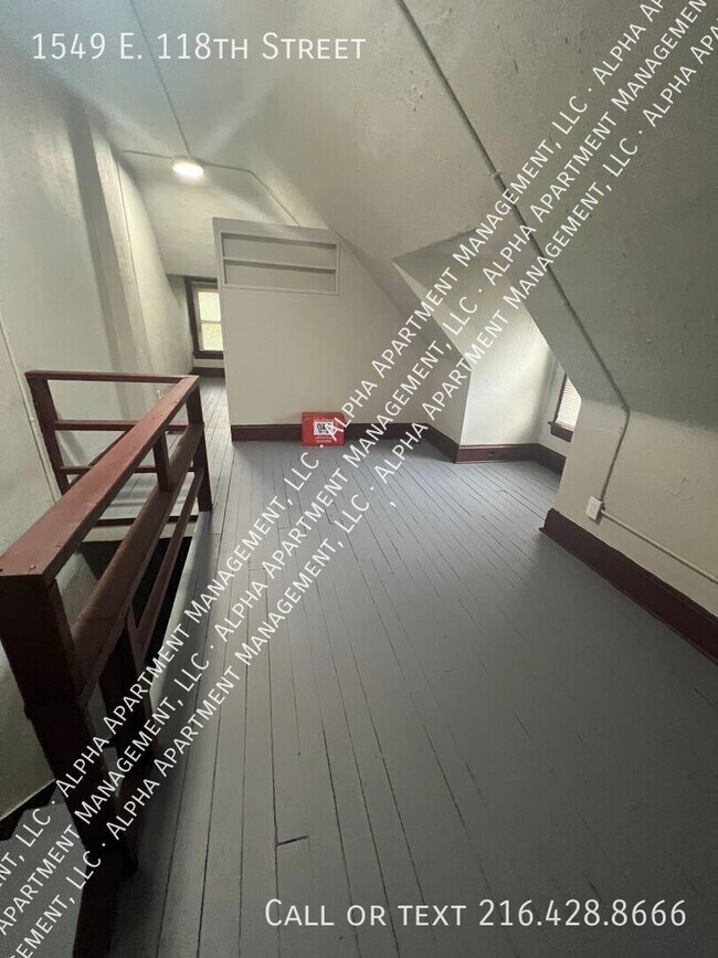 Foto del edificio - 1549 E 118th St