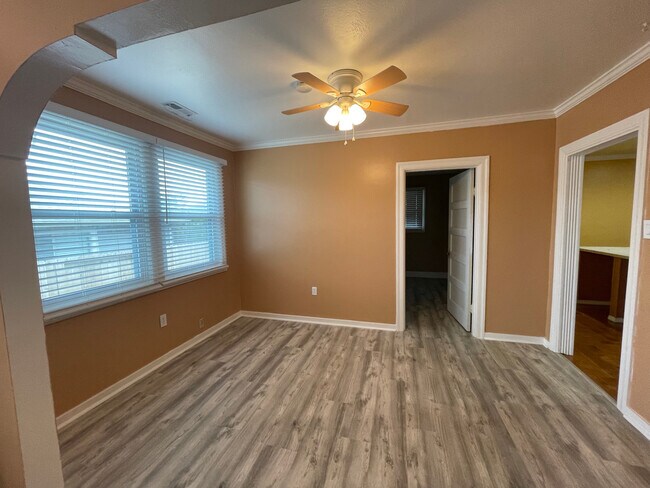 Building Photo - 508 Price Way