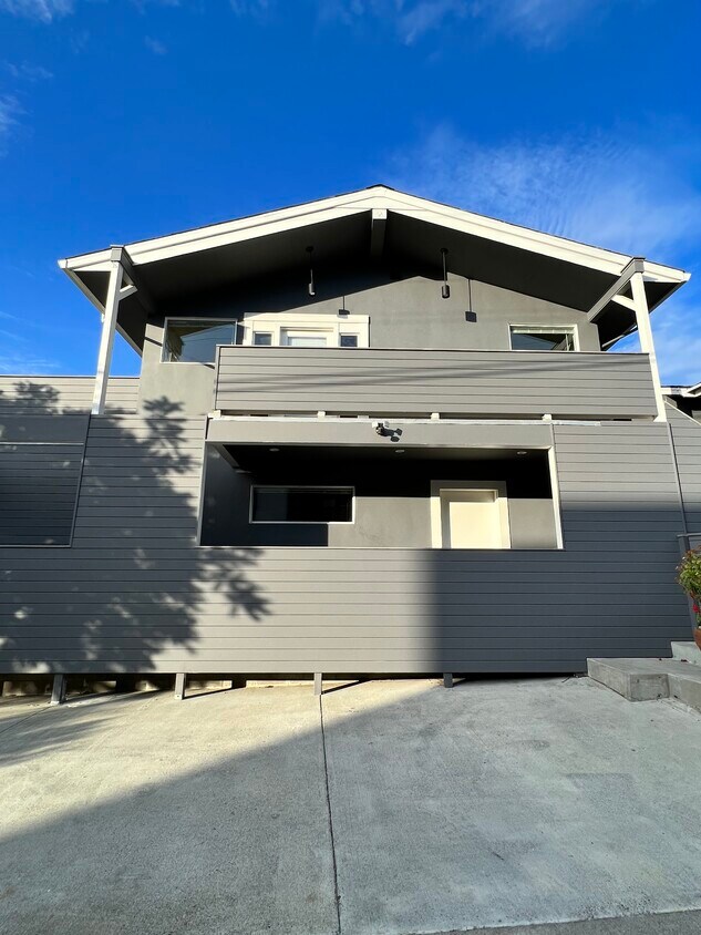 4001 Edwards Ave Unit B, Oakland, CA 94605 Condo for Rent in Oakland