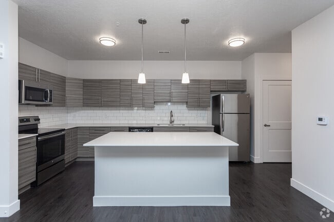 2BR, 2BA - 970SF - Kitchen - Haxton
