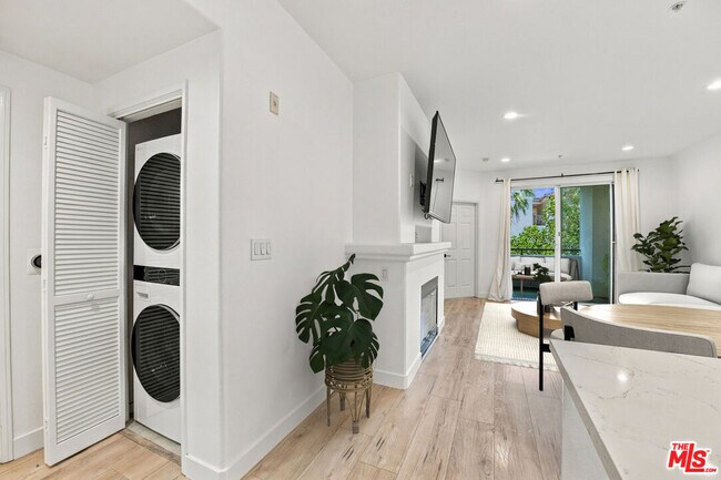 Foto del edificio - 12963 W Runway Rd