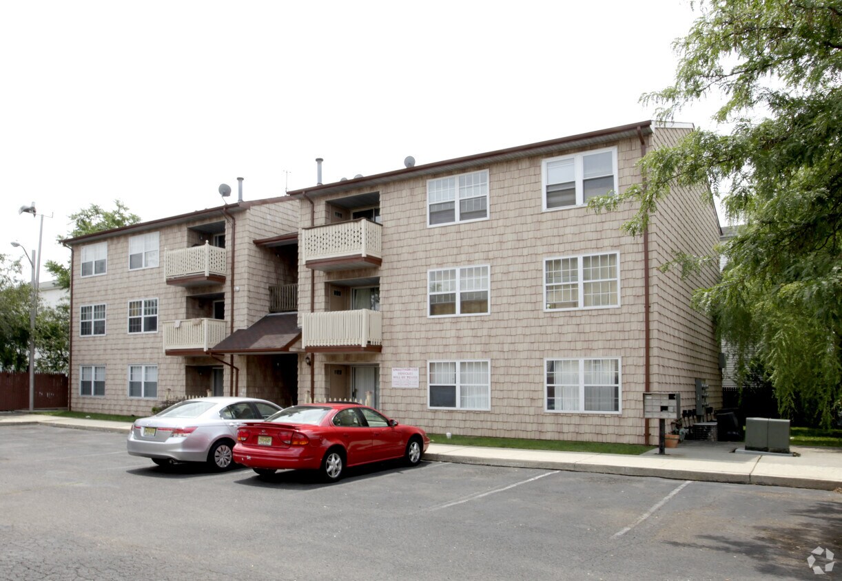 Foto principal - 58-66 S 2nd Ave