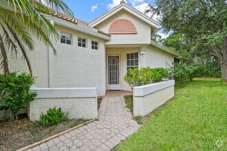 Building Photo - 715 SW St Vincent Cove