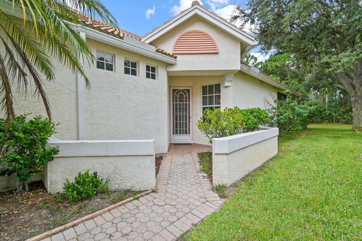 Primary Photo - 3 BR 2BA CBS home in the gated community o...