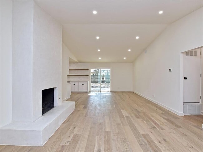 Building Photo - 5903 Gateshead Dr