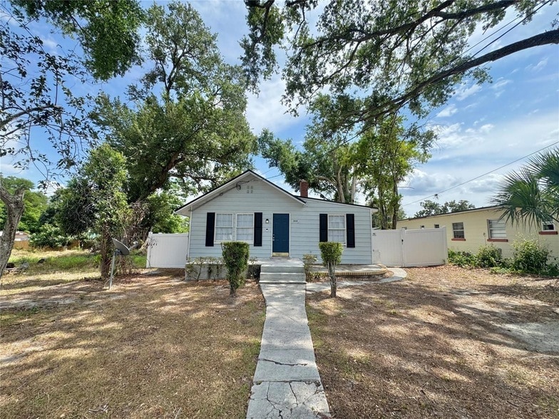 Primary Photo - 248 Avenue L NE
