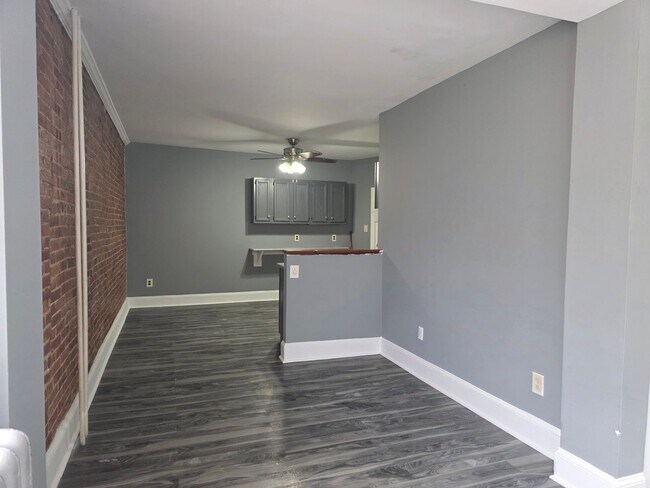 Foto del edificio - 816 W 11th St