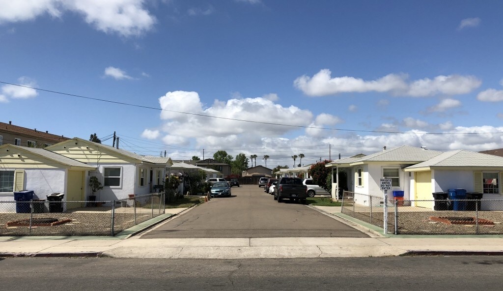 Primary Photo - Flower Street Cottages