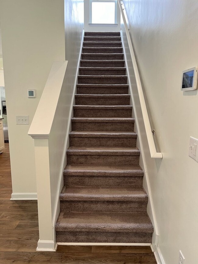 Building Photo - Stunning 4 Bedroom located in McKewn