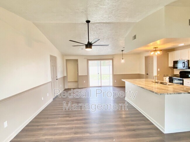 Foto del edificio - 725 Chatsworth Dr