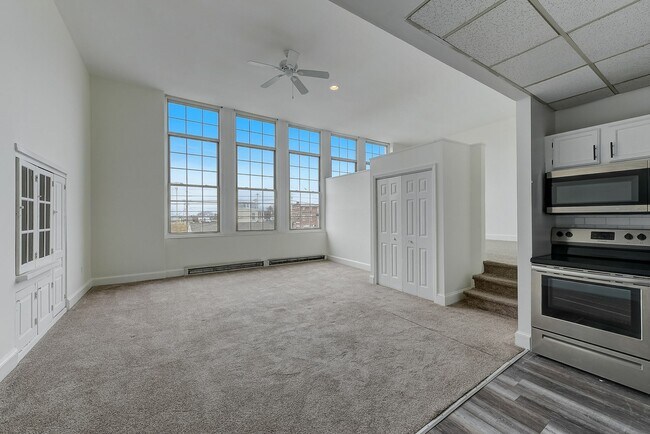 Building Photo - Franklin Manor Apartments