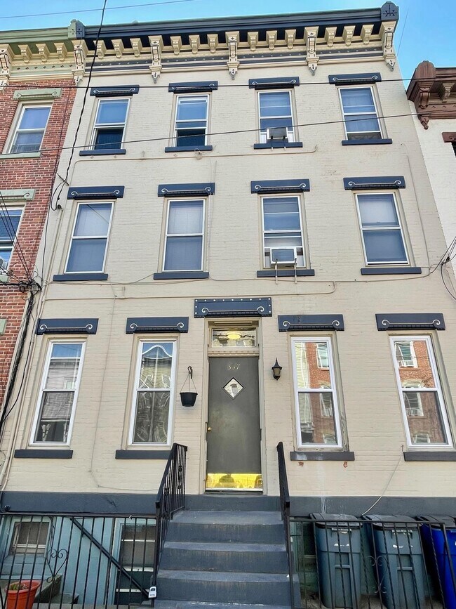 Building Photo - 357 8th St