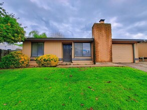 Building Photo - 4090-4094 N Feland Ave