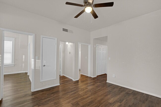 Foto del edificio - 408 Nino Aguilera St