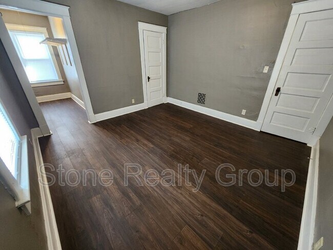 Building Photo - 1405 S 8th St