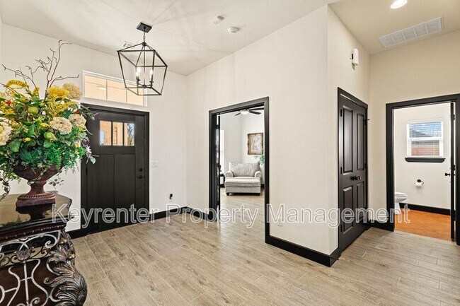 Foto del edificio - 2805 Crystal Creek Dr