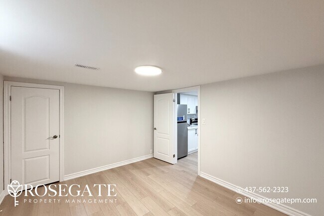Photo du bâtiment - Cozy 1-Bedroom Basement Unit in Scarboroug...