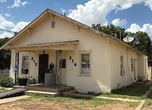 Building Photo - 314 E 9th St