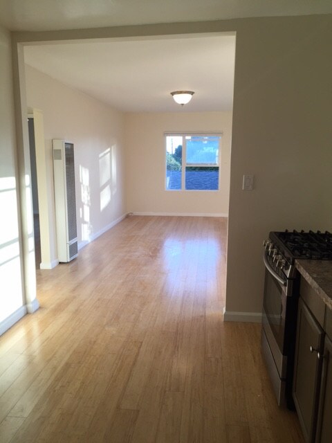 Living room (from the kitchen) - 926 Marco Pl